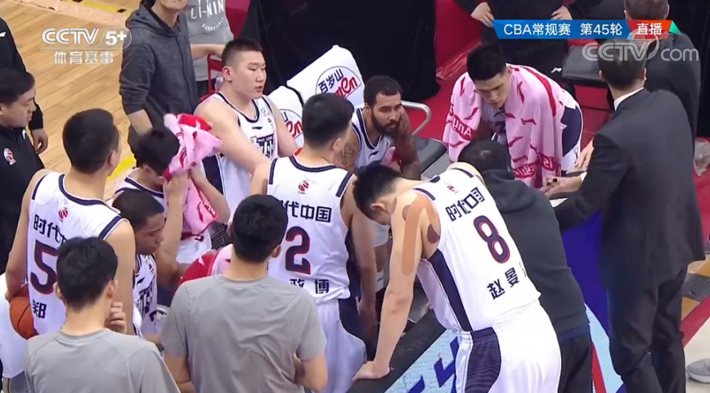 九游体育-全明星赛关键时刻走向成谜，广州队更衣室发声，引发热议，团队化学反应显著(冠军退役引发热议)