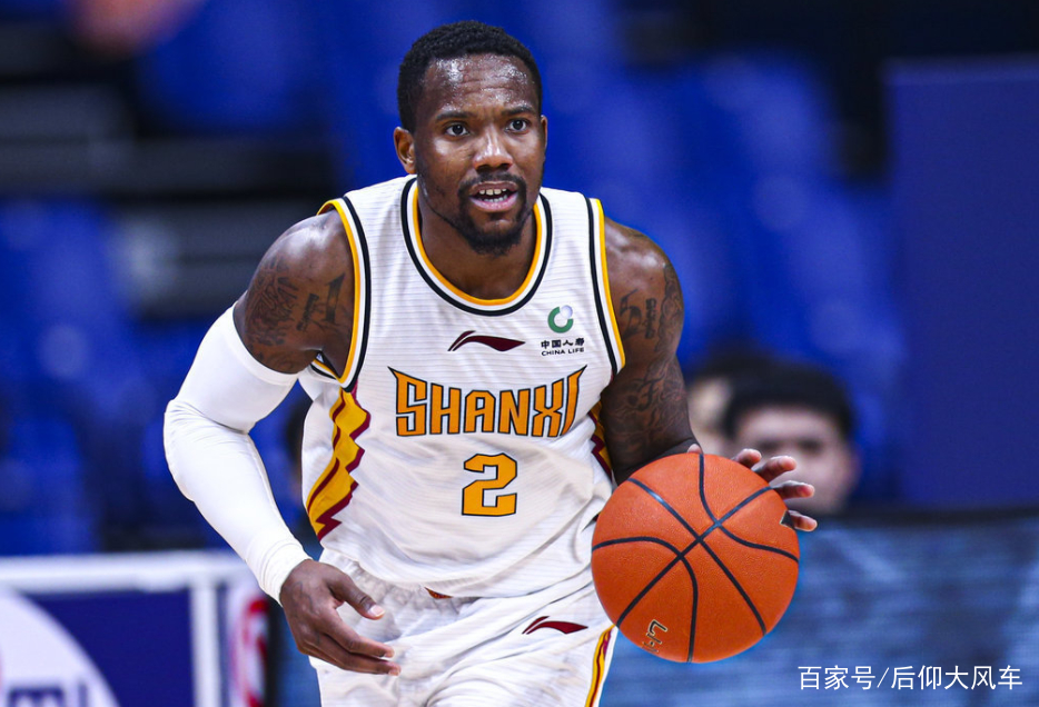 全明星赛关键时刻走向成谜，广州队更衣室发声，引发热议，团队化学反应显著(冠军退役引发热议)