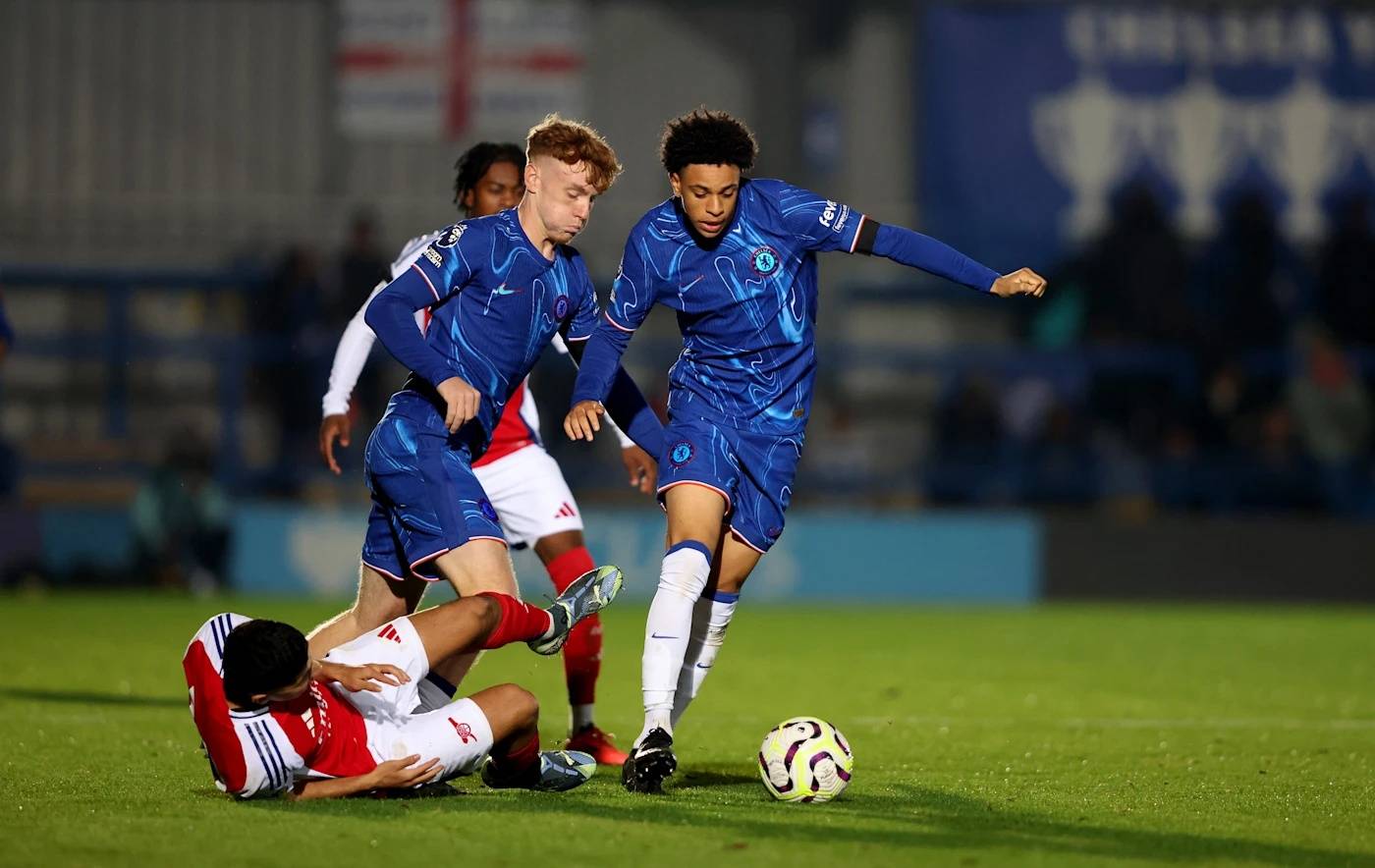 关于今晨突围战来临;曼联围绕社区盾状态回暖;赛场秩序良好;训练强度明显提升的信息 关于今晨突围战来临;曼联围绕社区盾状态回暖;赛场秩序良好;训练强度明显提升的信息